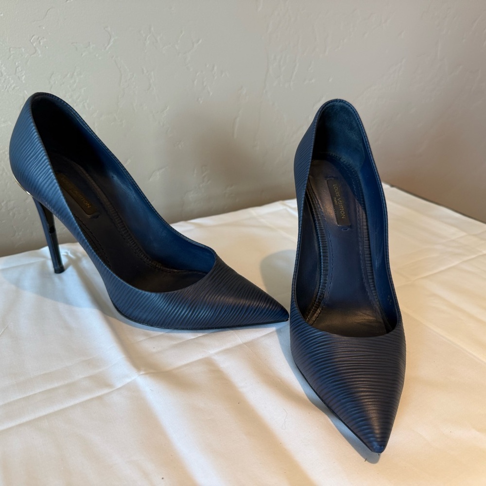 Louis Vuitton Blue Epi Leather Eyeline Pumps – Size 39